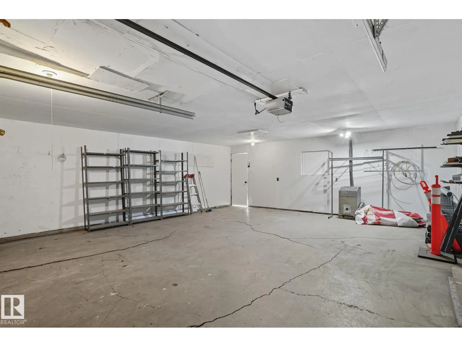 11222 71 AV NW