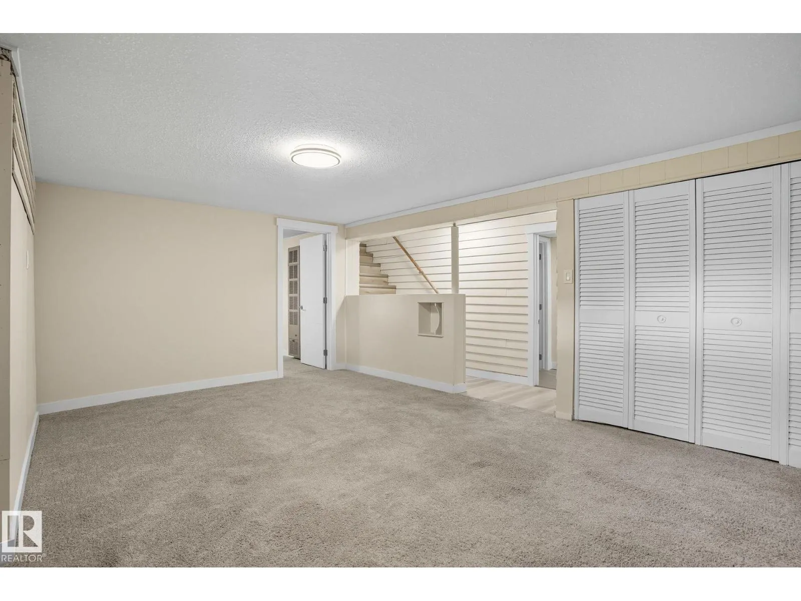 11222 71 AV NW