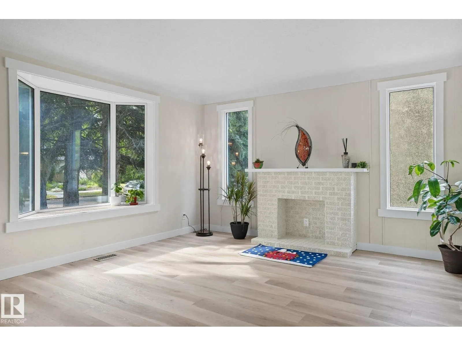 11222 71 AV NW