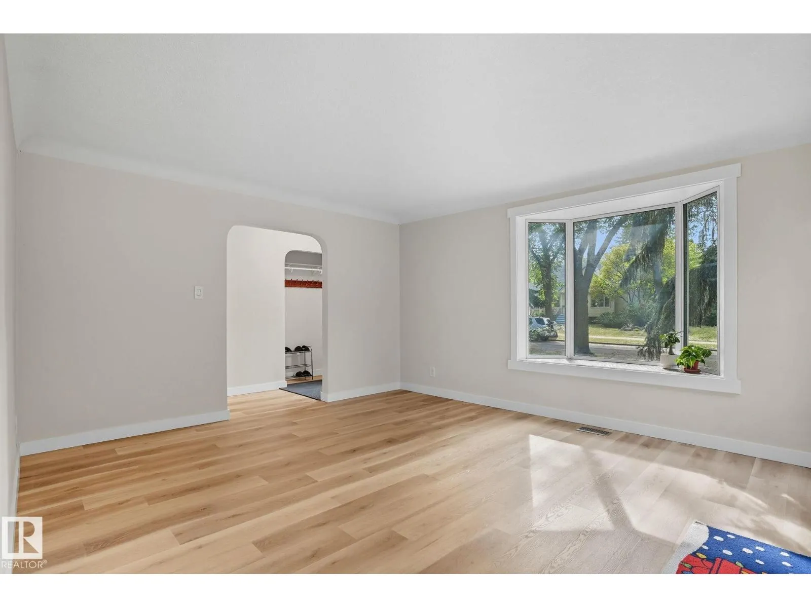 11222 71 AV NW