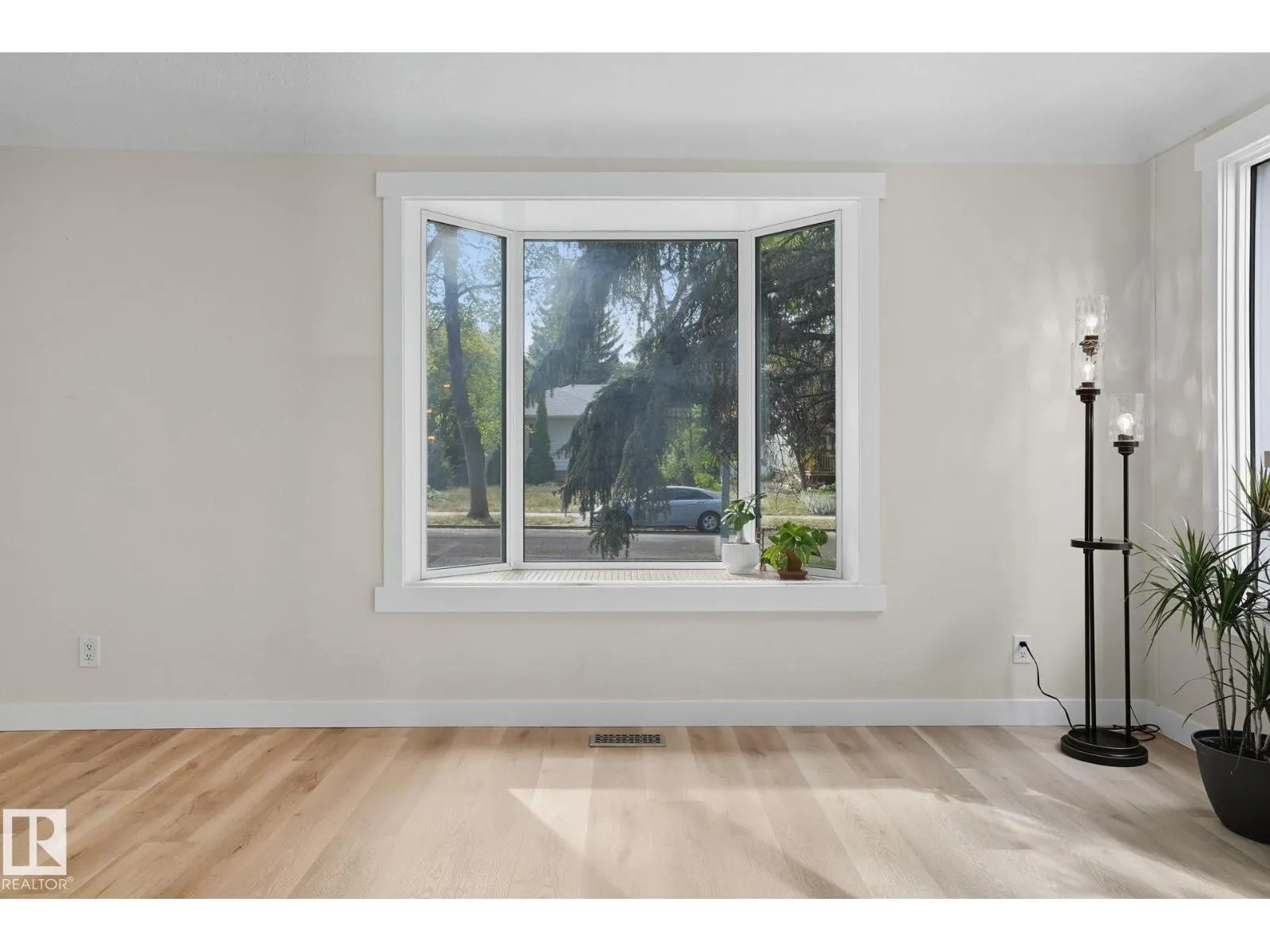 11222 71 AV NW