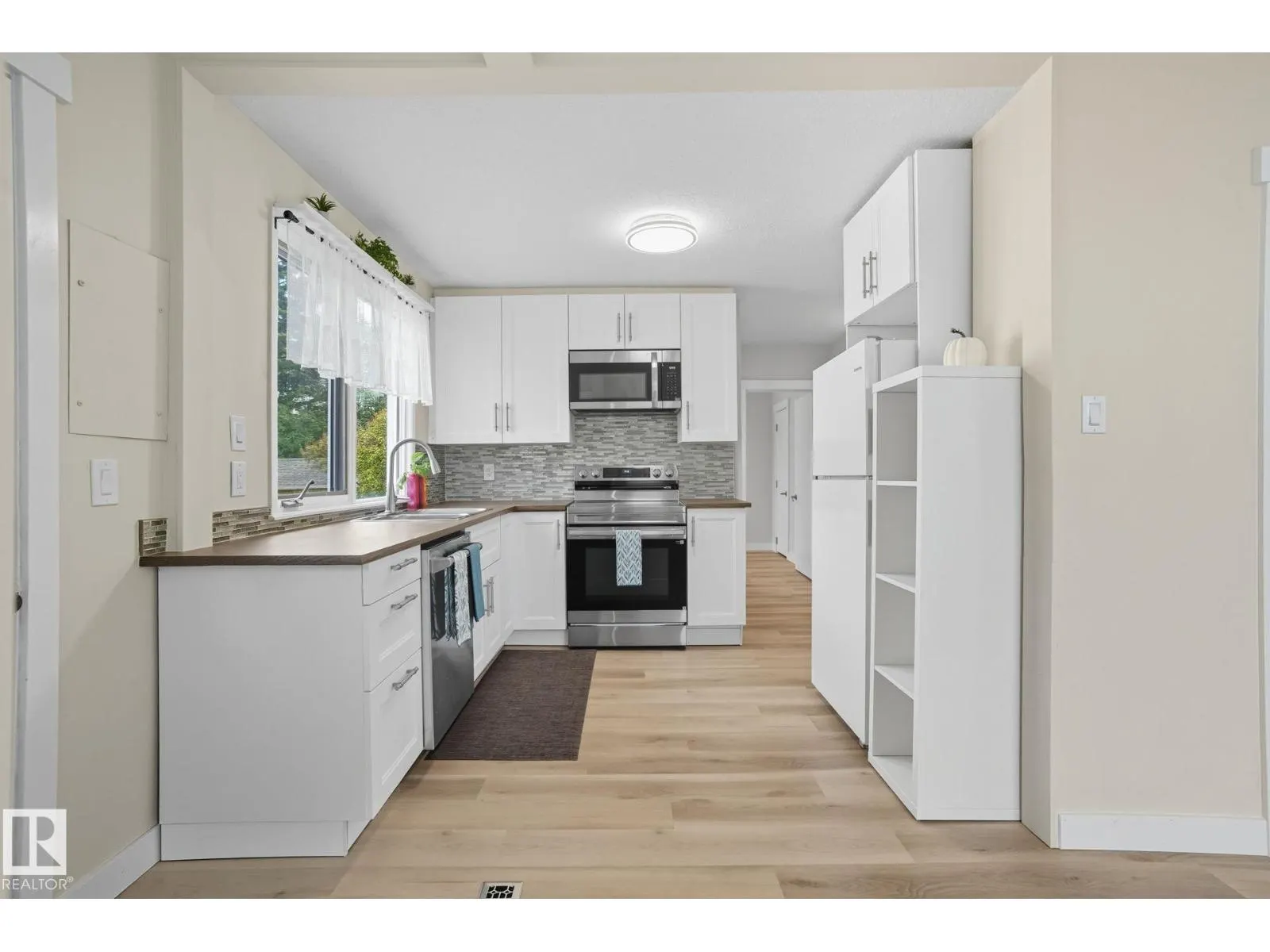 11222 71 AV NW