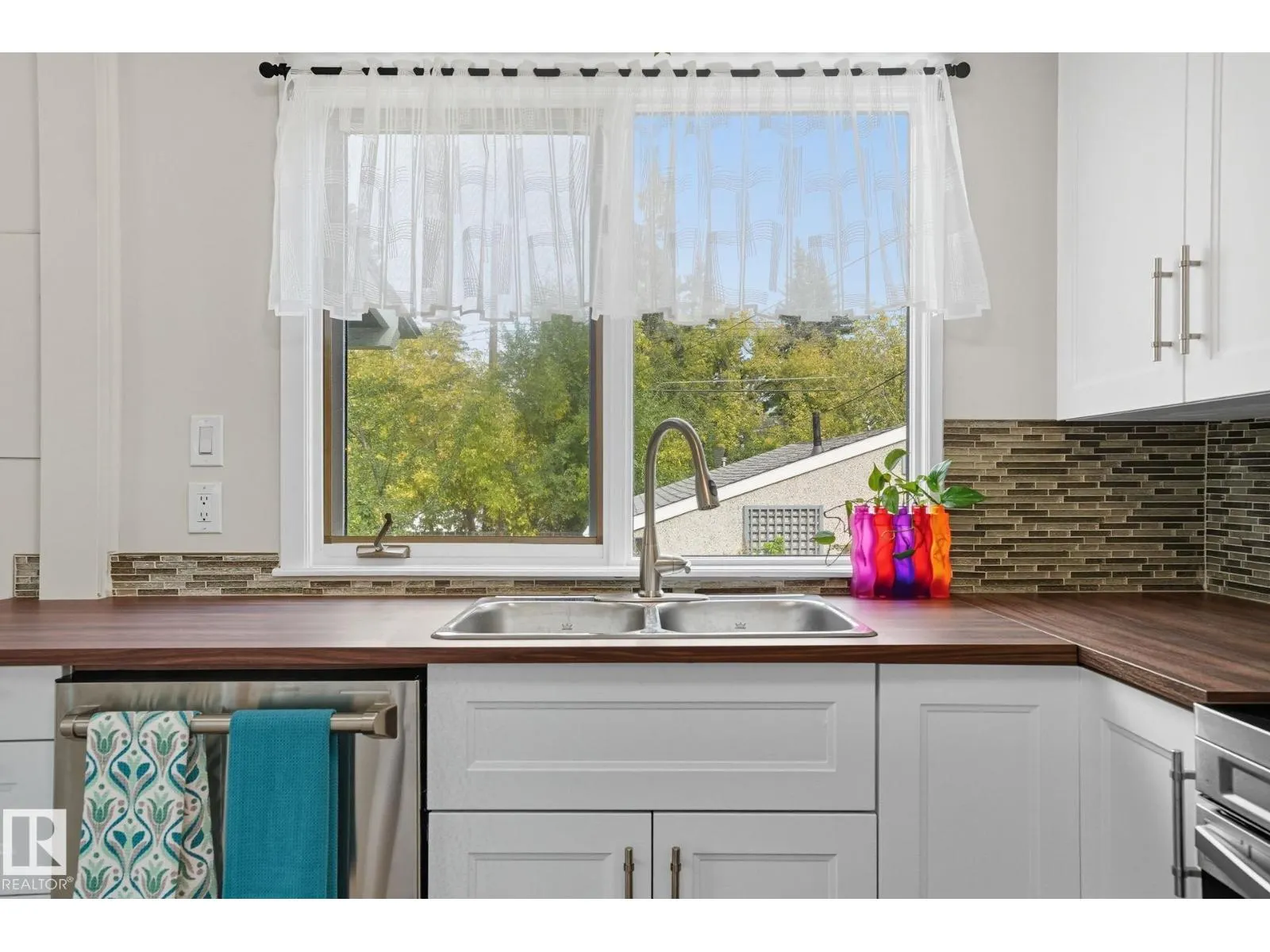 11222 71 AV NW