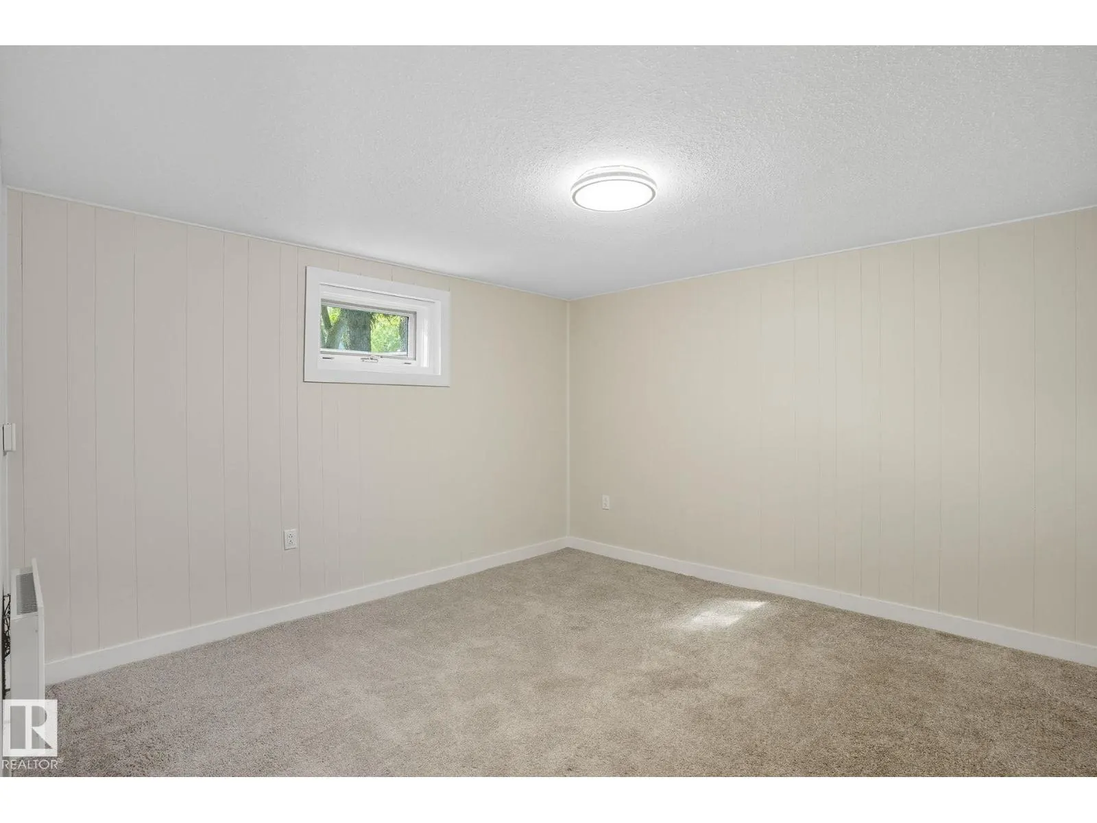 11222 71 AV NW