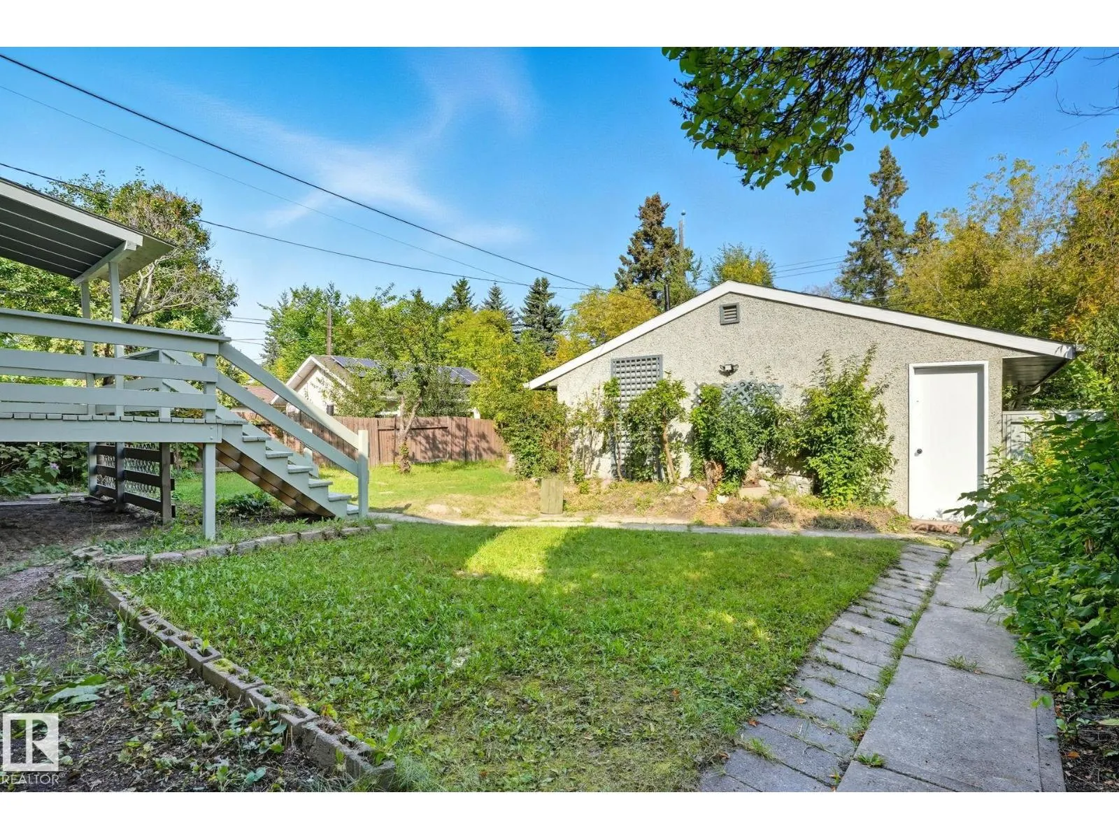 11222 71 AV NW