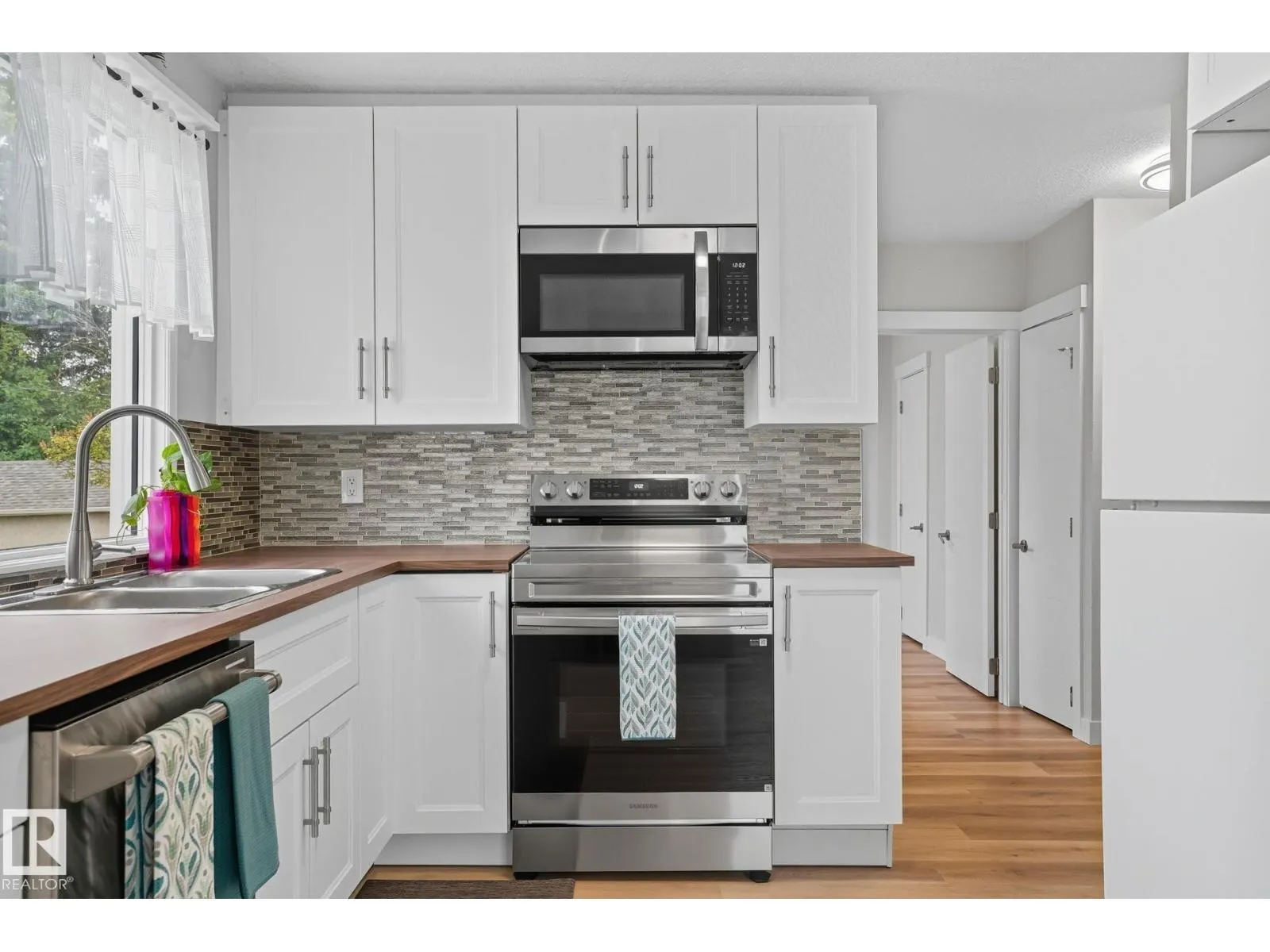 11222 71 AV NW