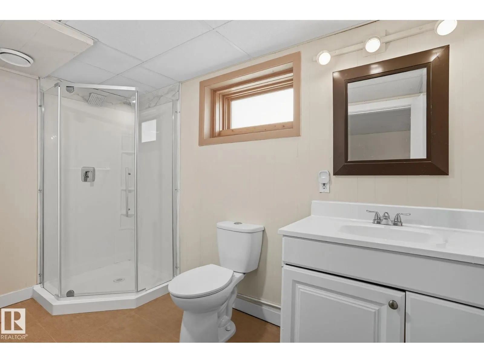11222 71 AV NW