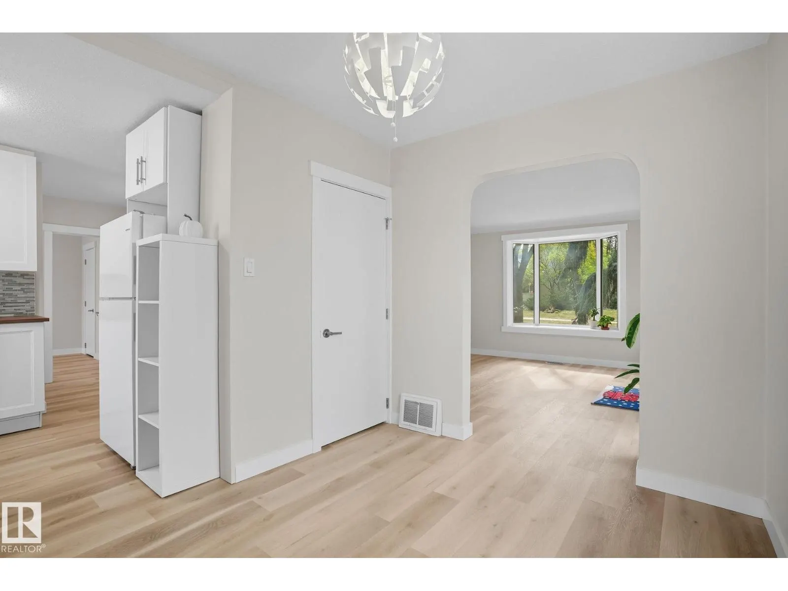 11222 71 AV NW