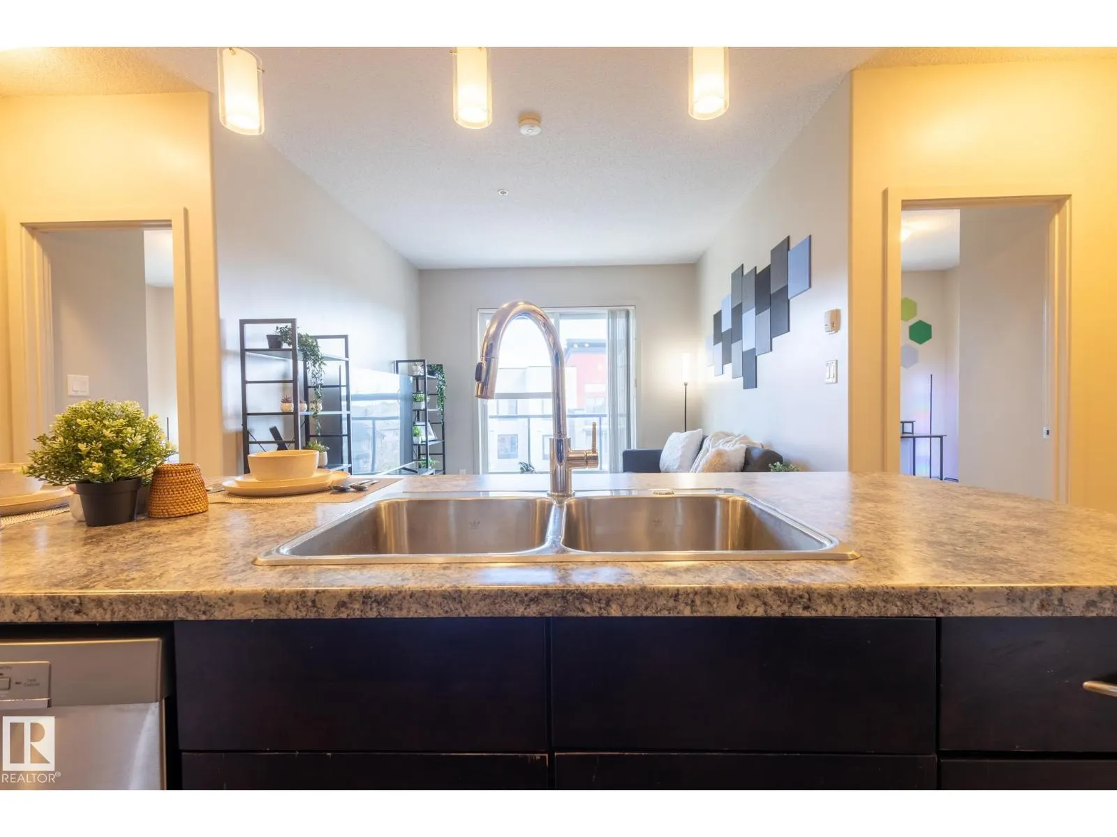 #403 320 AMBLESIDE LI SW
