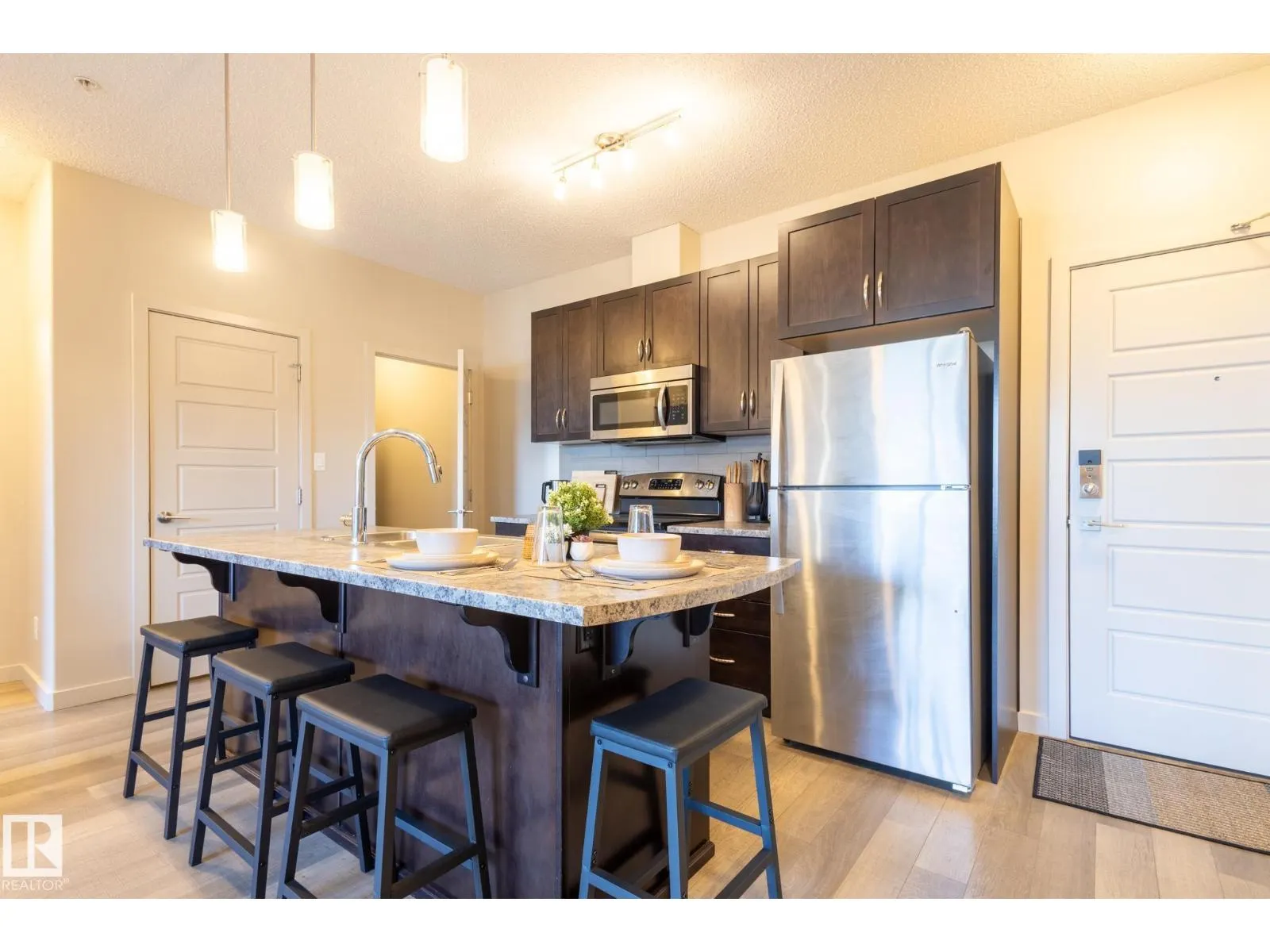 #403 320 AMBLESIDE LI SW