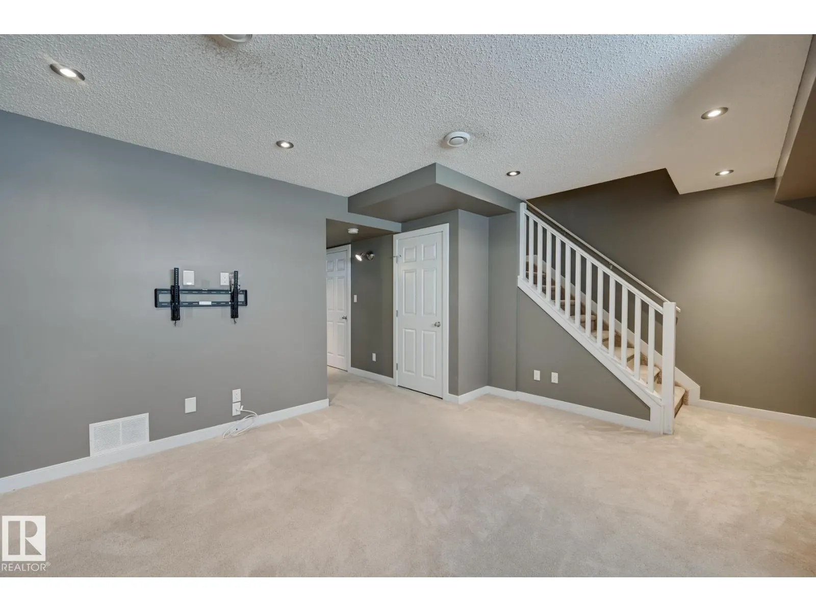 #38 6032 38 AV NW