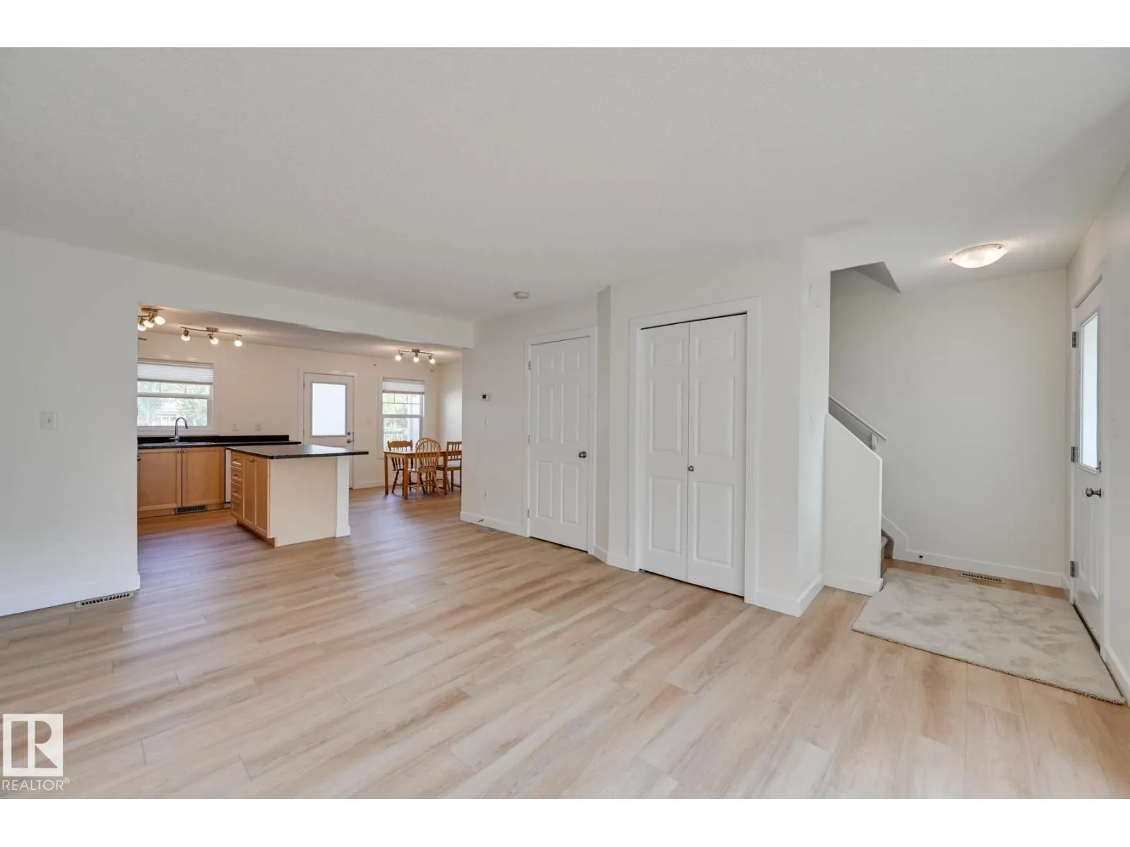 #38 6032 38 AV NW