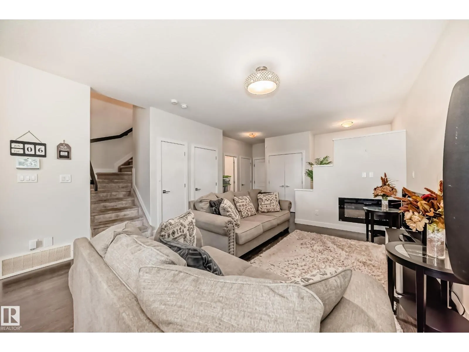 7430 CREIGHTON PL SW SW