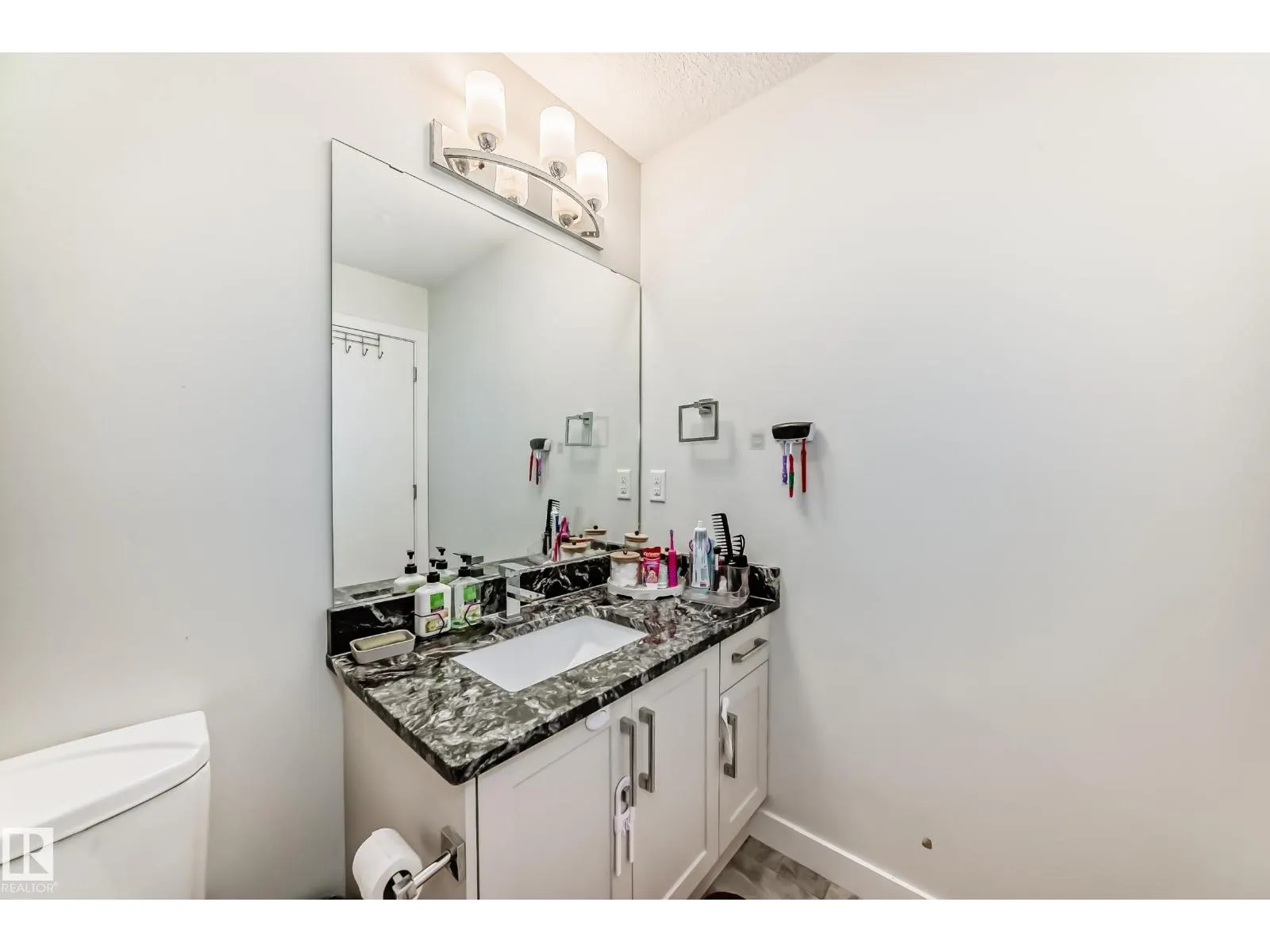 7430 CREIGHTON PL SW SW
