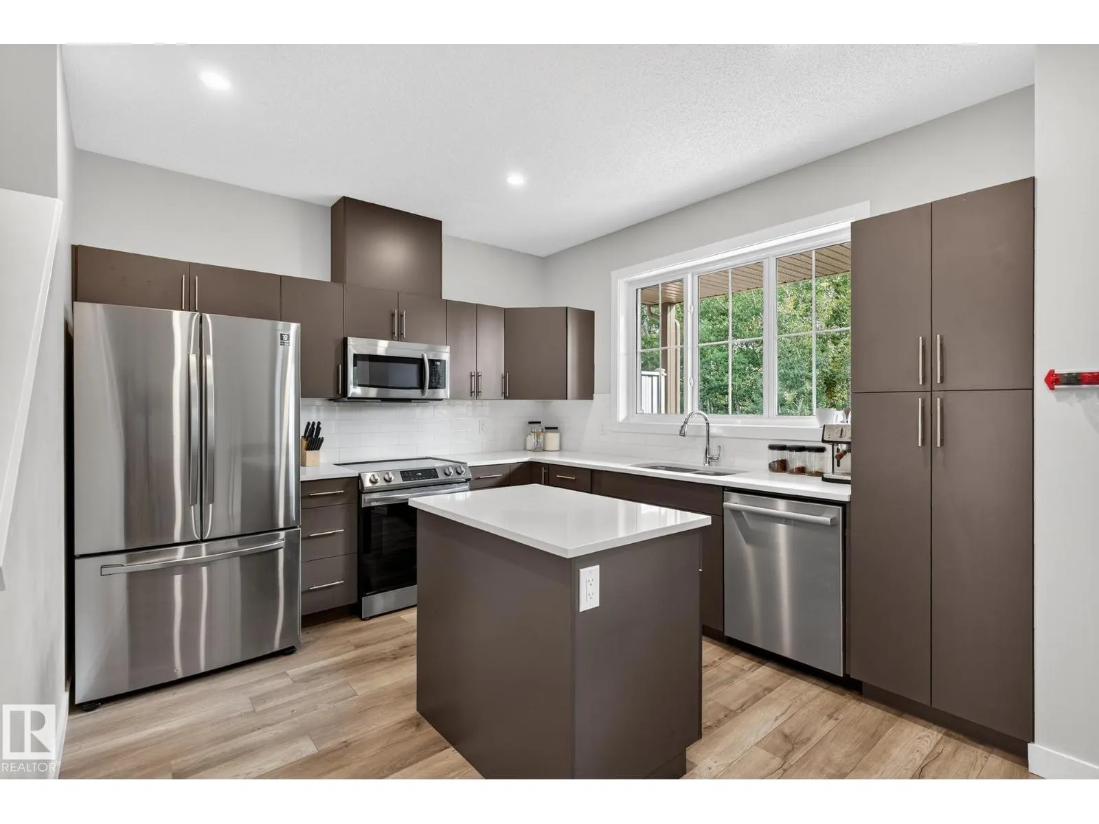 #9 1051 GRAYDON HILL BV SW