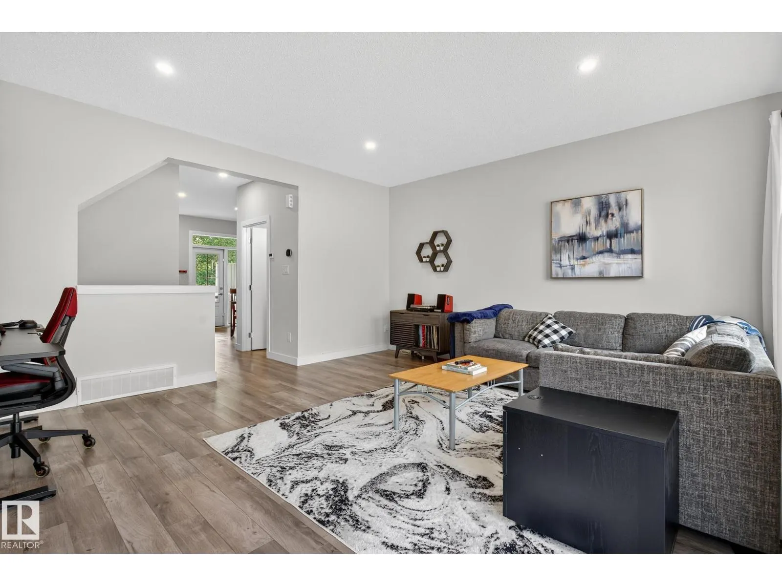 #9 1051 GRAYDON HILL BV SW