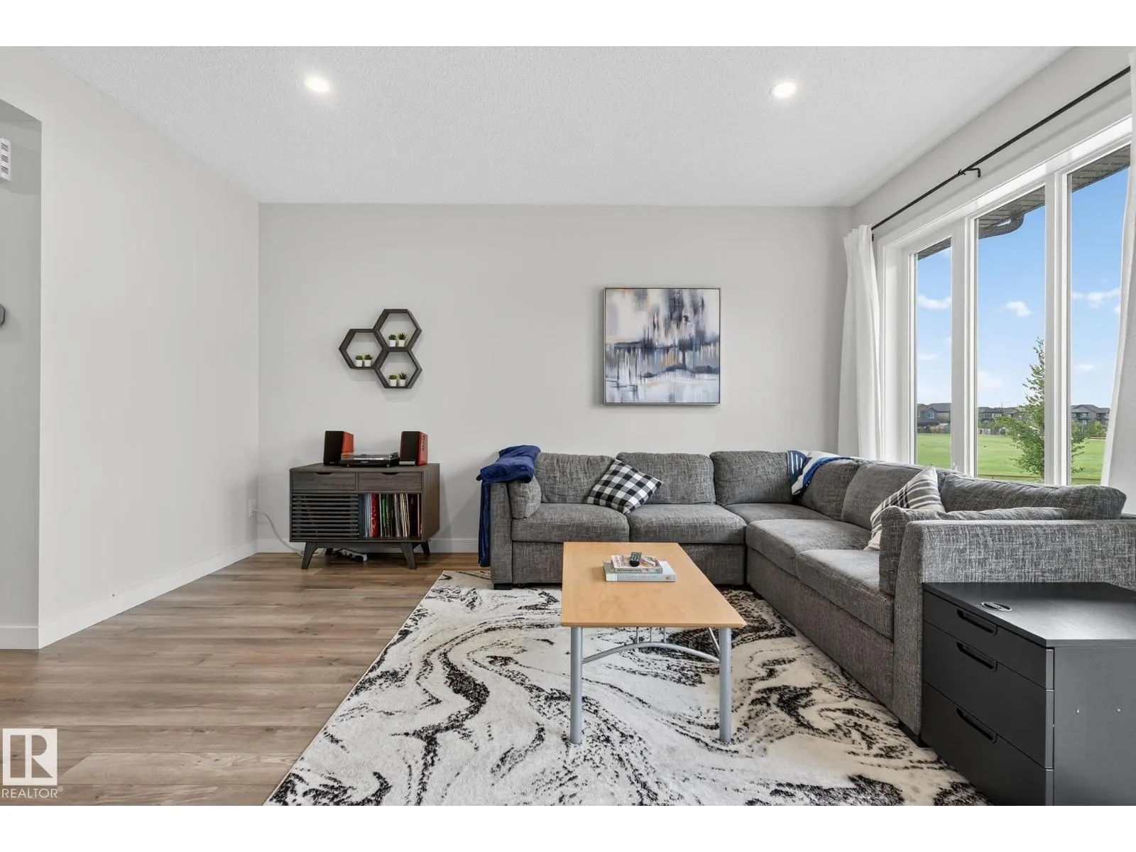 #9 1051 GRAYDON HILL BV SW