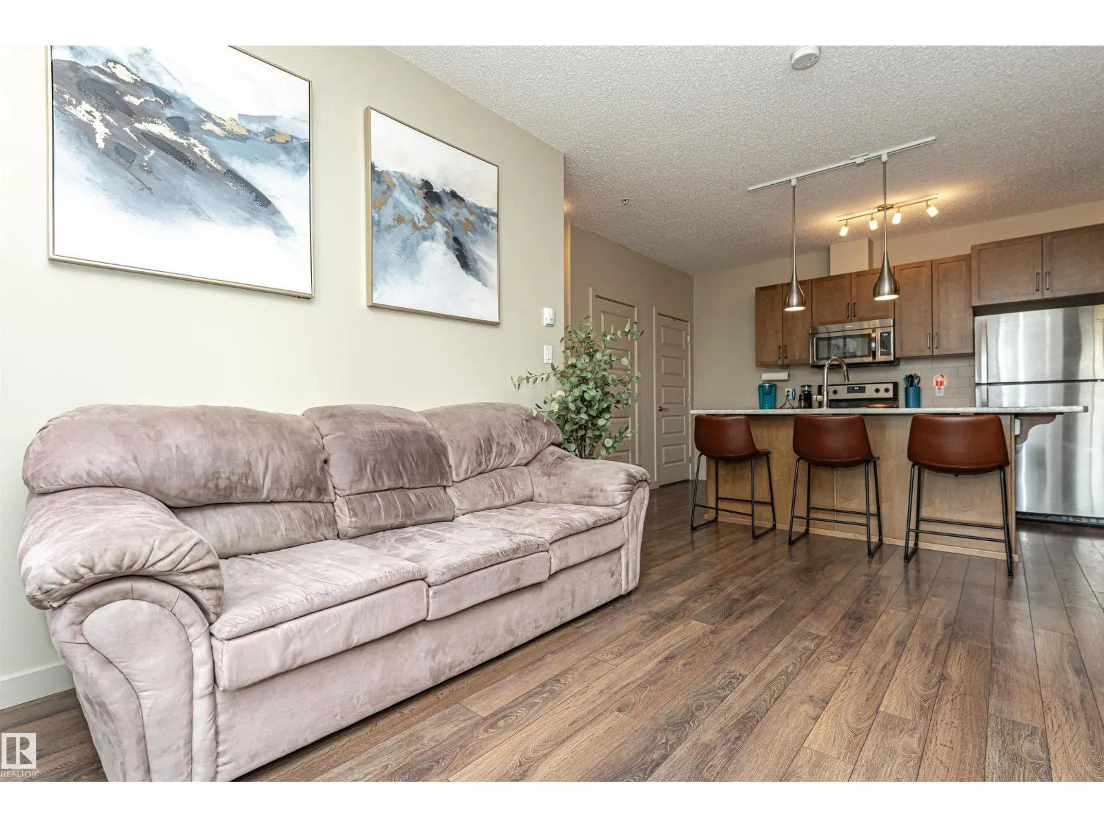 #225 503 Albany Way NW