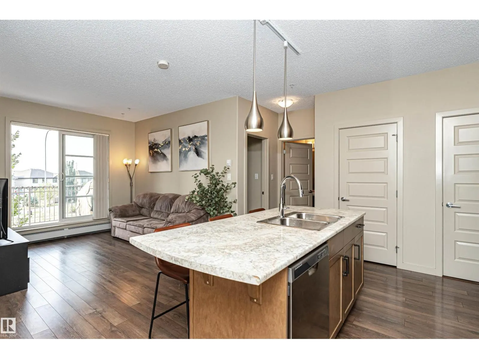#225 503 Albany Way NW