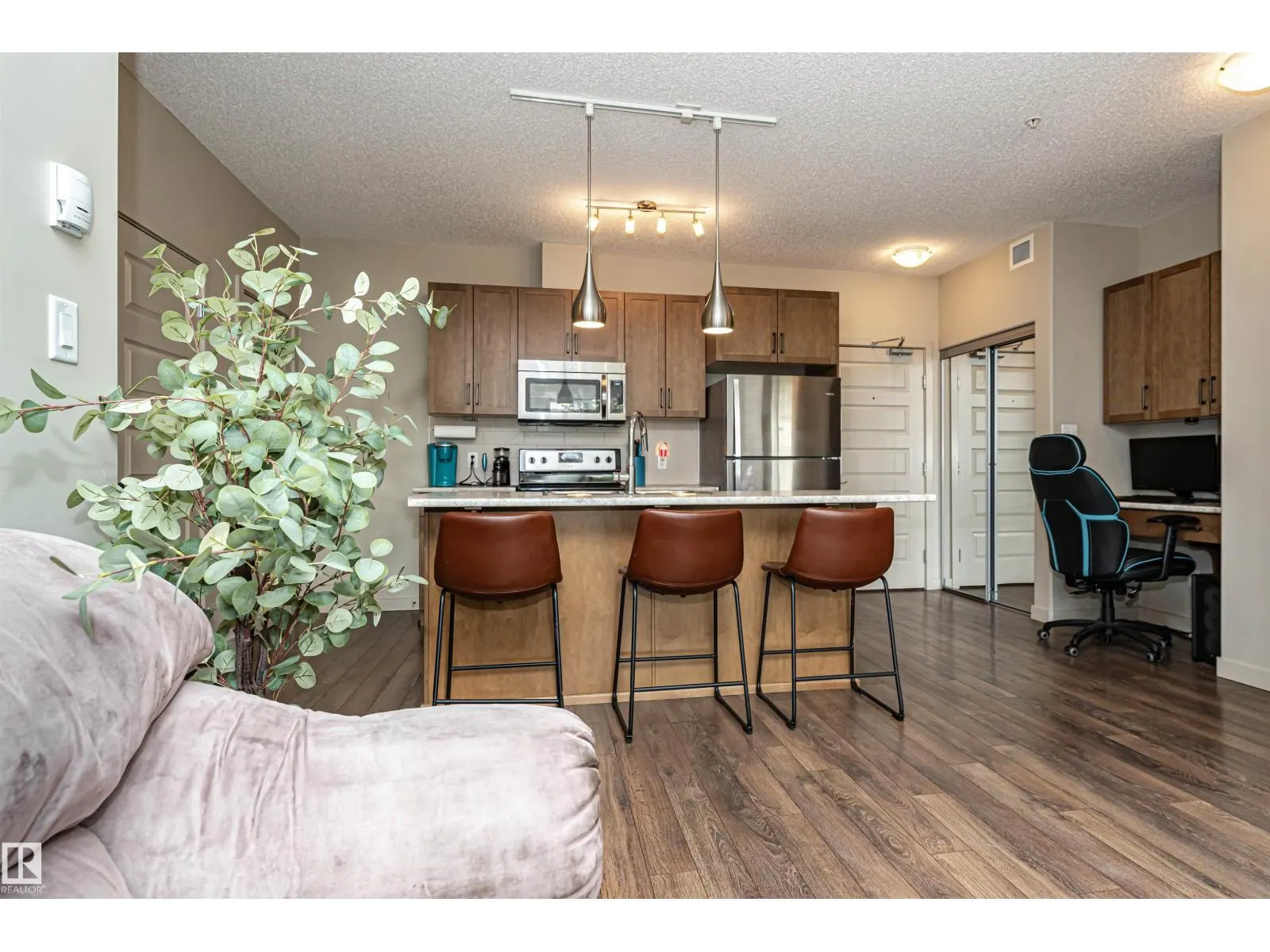 #225 503 Albany Way NW