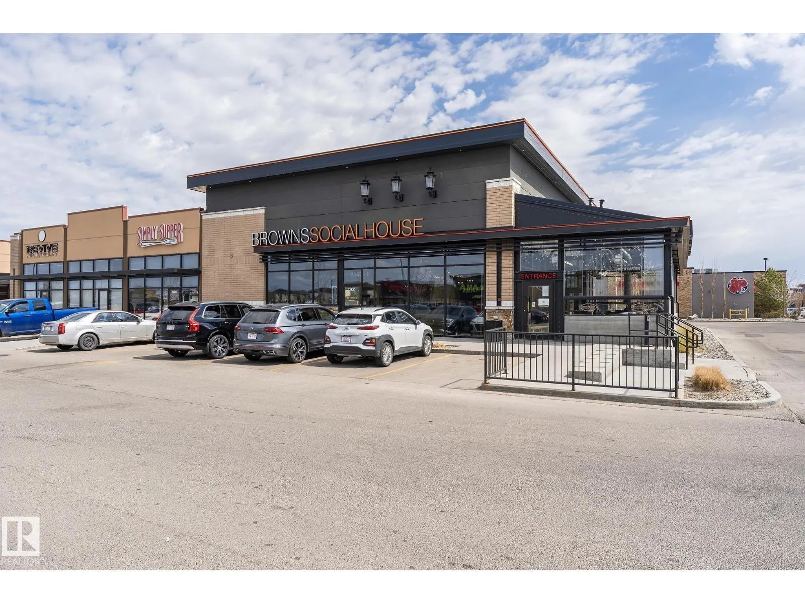 #225 503 Albany Way NW
