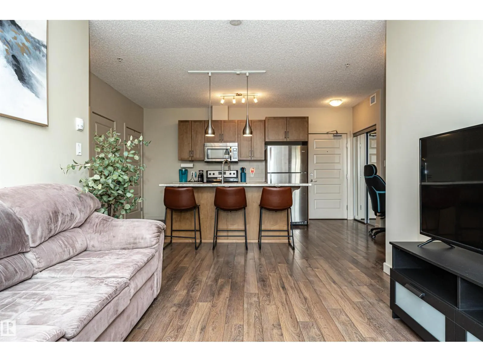 #225 503 Albany Way NW