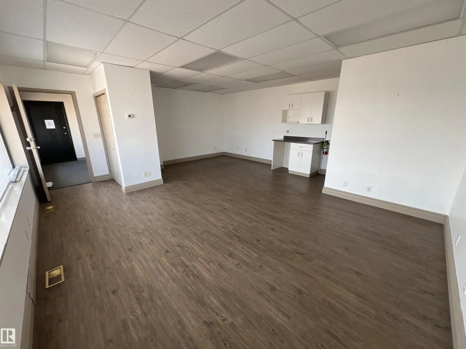 #4 104 South Ave AV