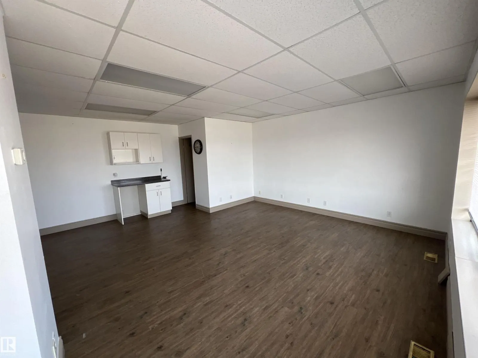 #4 104 South Ave AV