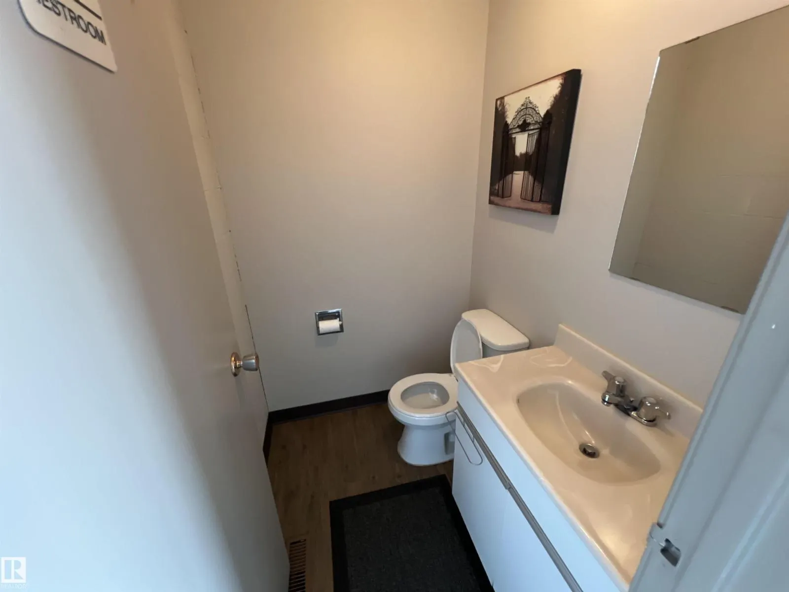 #4 104 South Ave AV