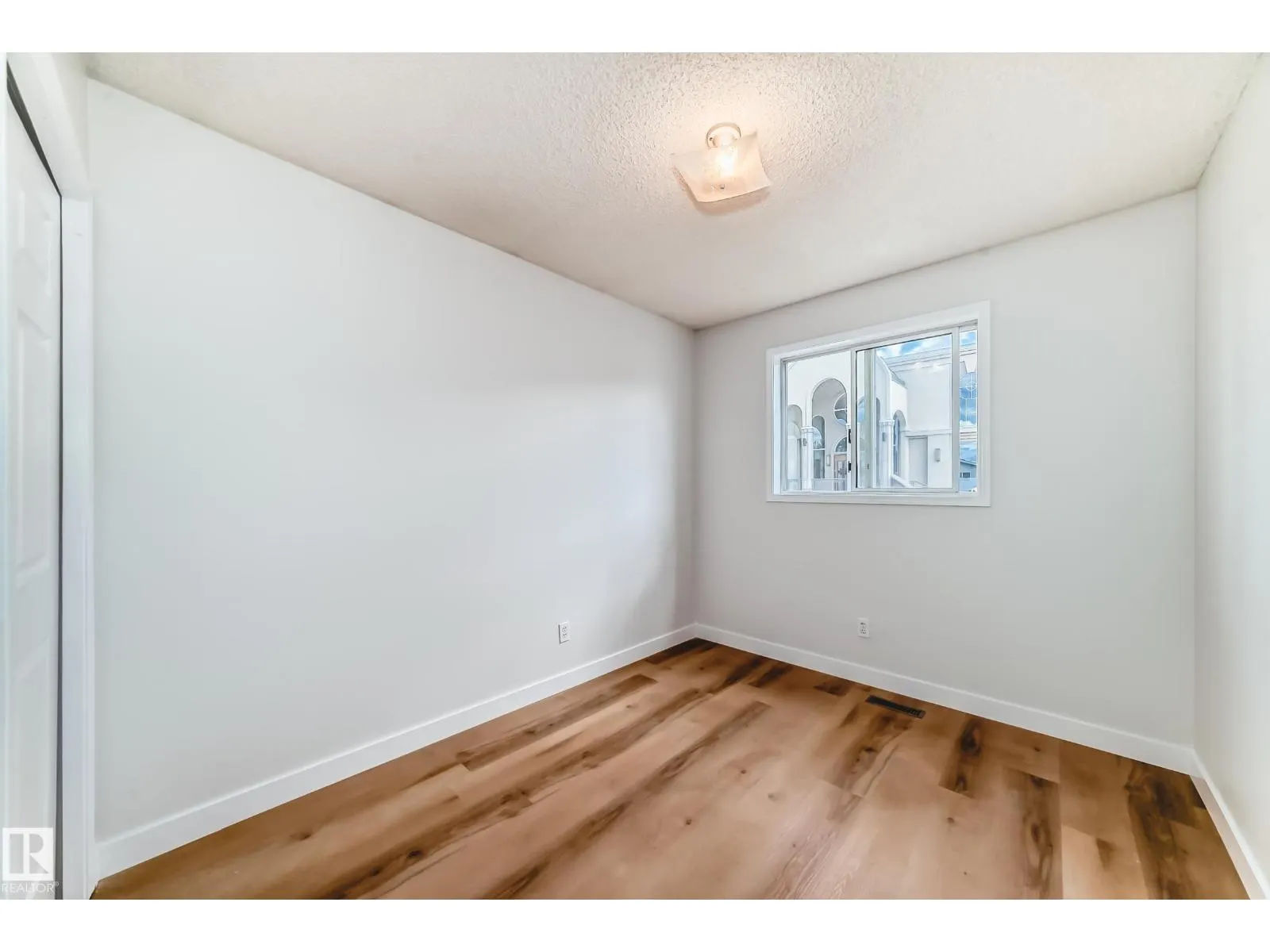 1141 60 ST NW