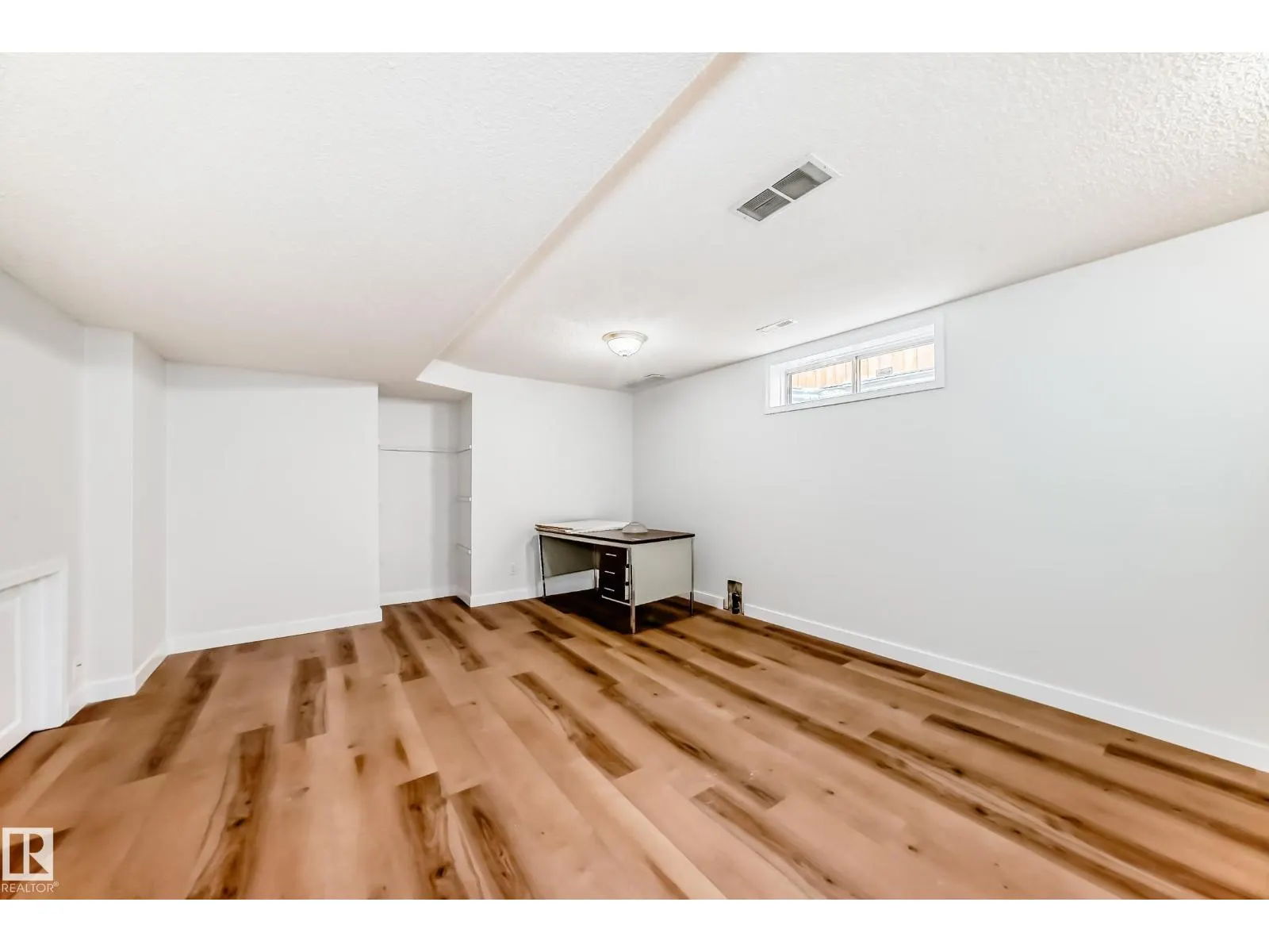 1141 60 ST NW