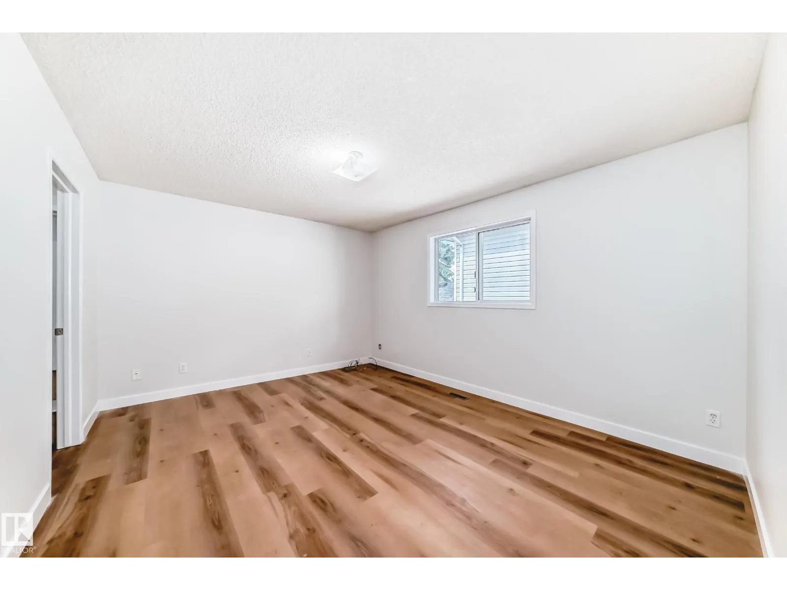 1141 60 ST NW