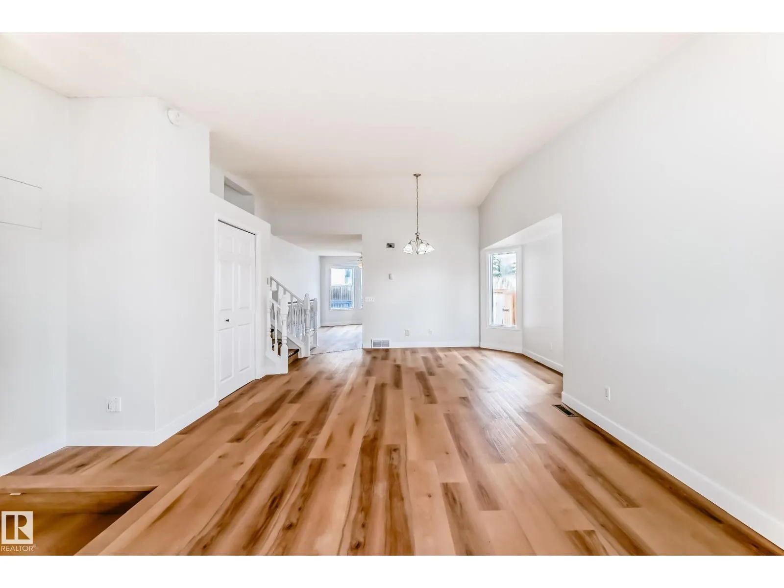 1141 60 ST NW