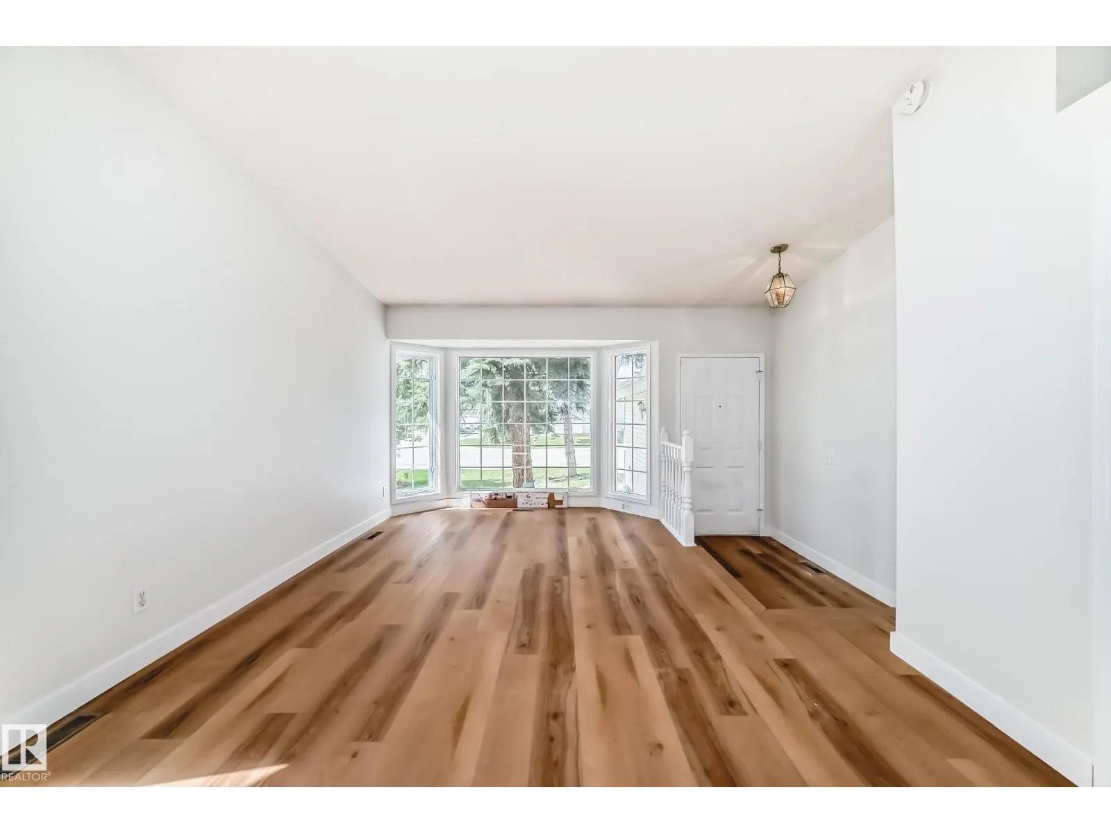 1141 60 ST NW