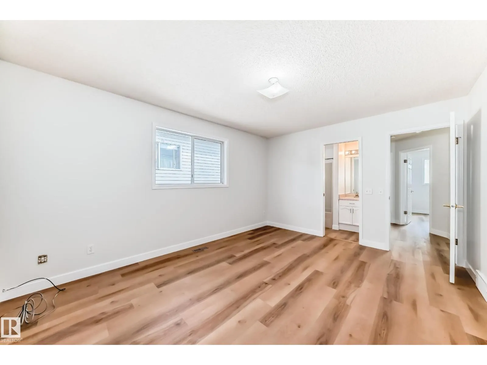 1141 60 ST NW