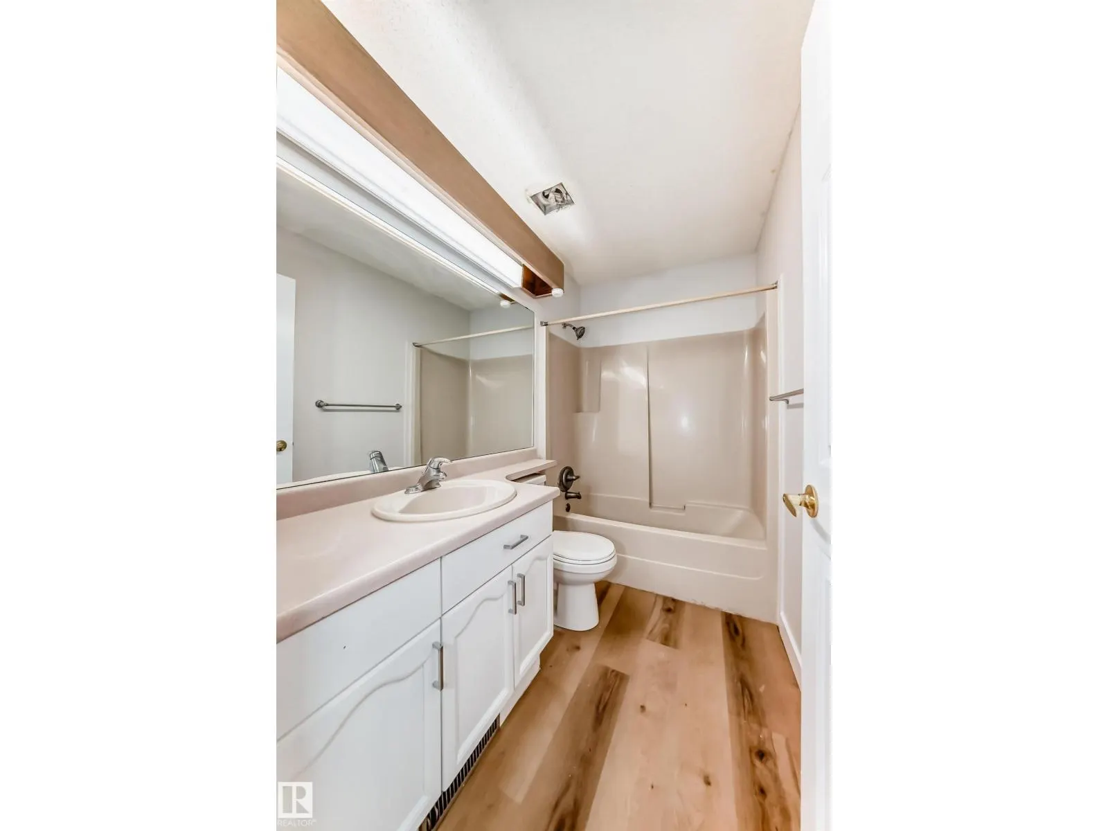 1141 60 ST NW
