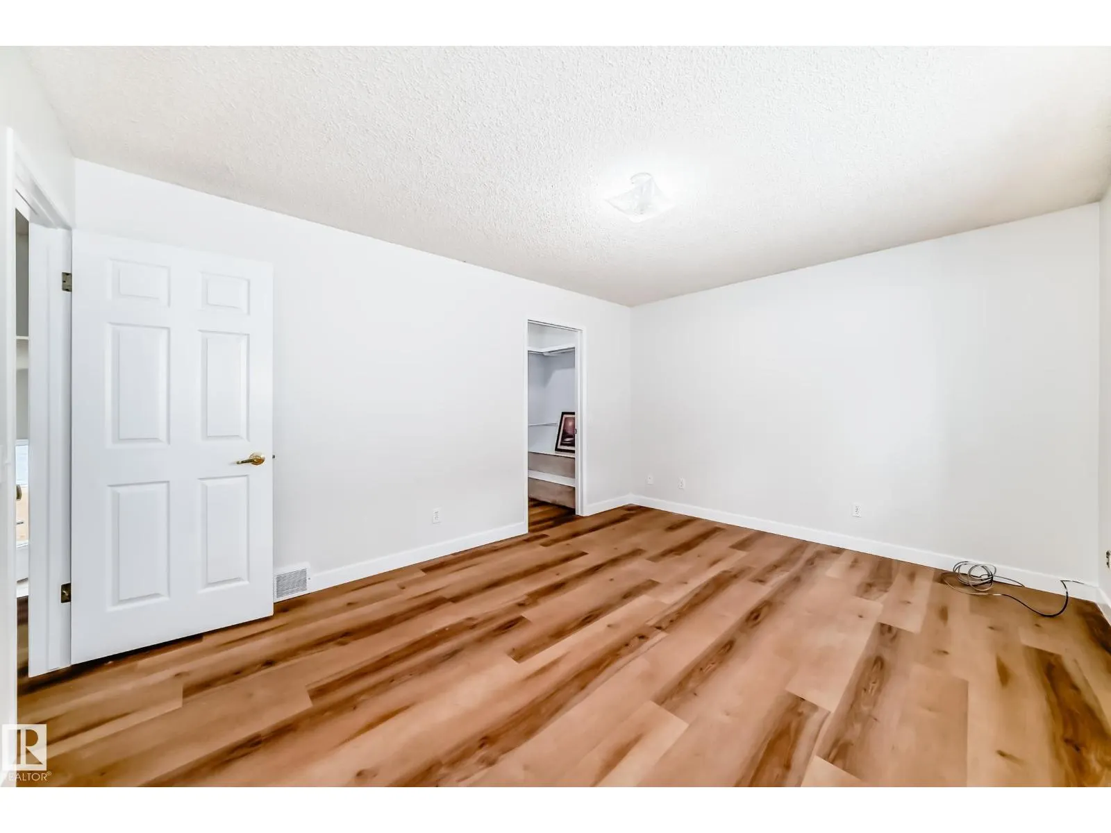 1141 60 ST NW