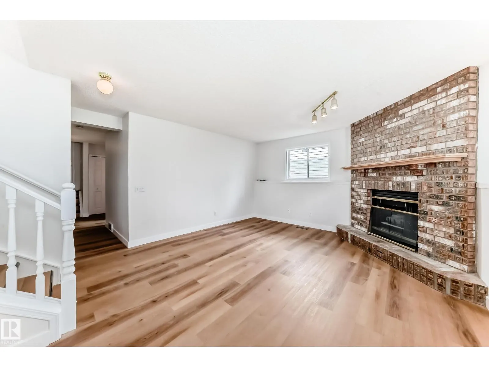 1141 60 ST NW