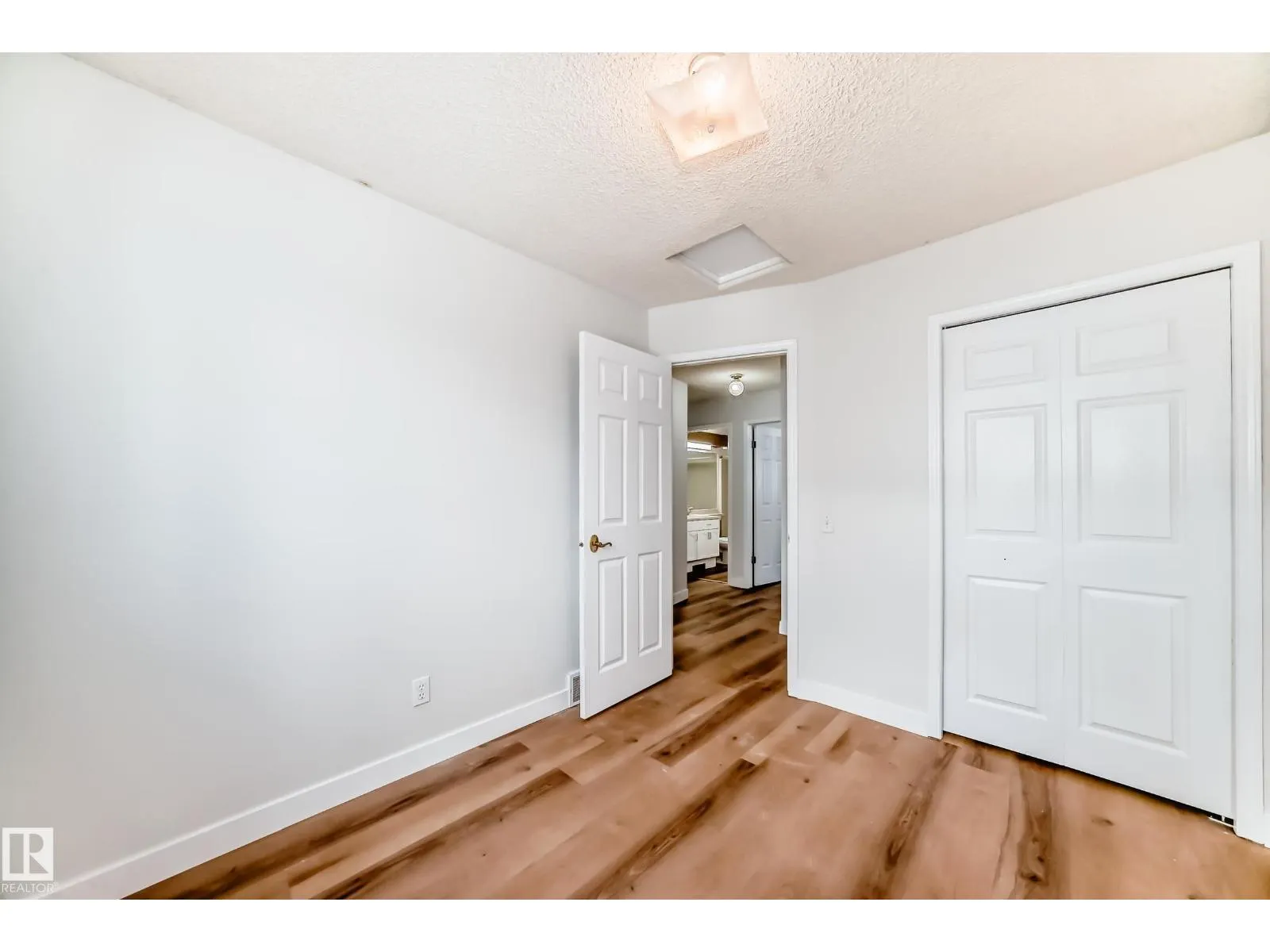 1141 60 ST NW