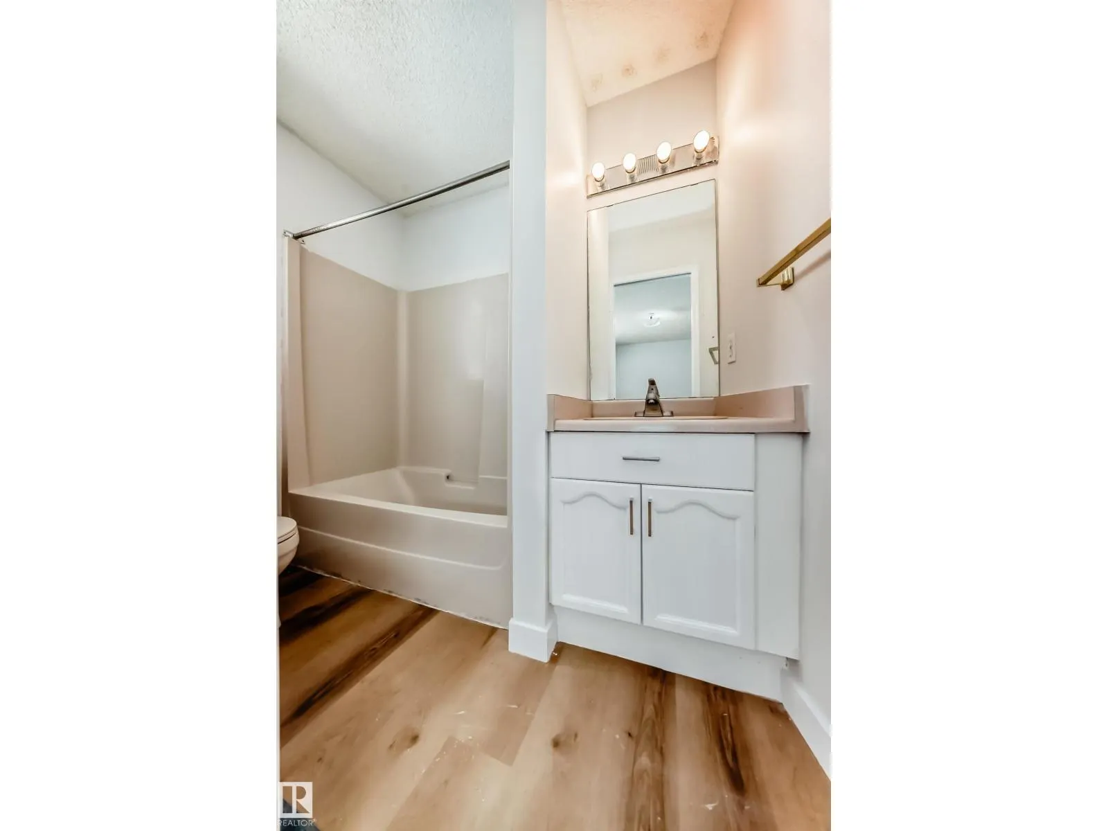 1141 60 ST NW