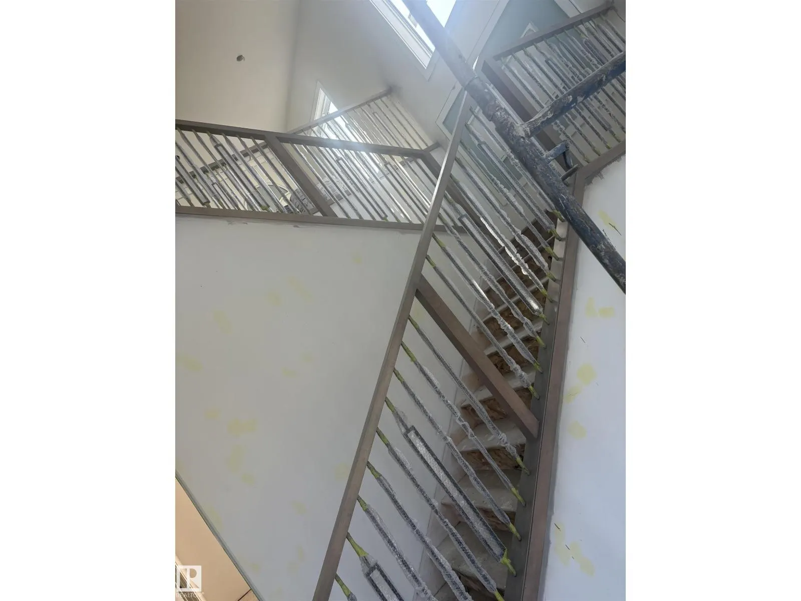 160 EDGEWATER CI