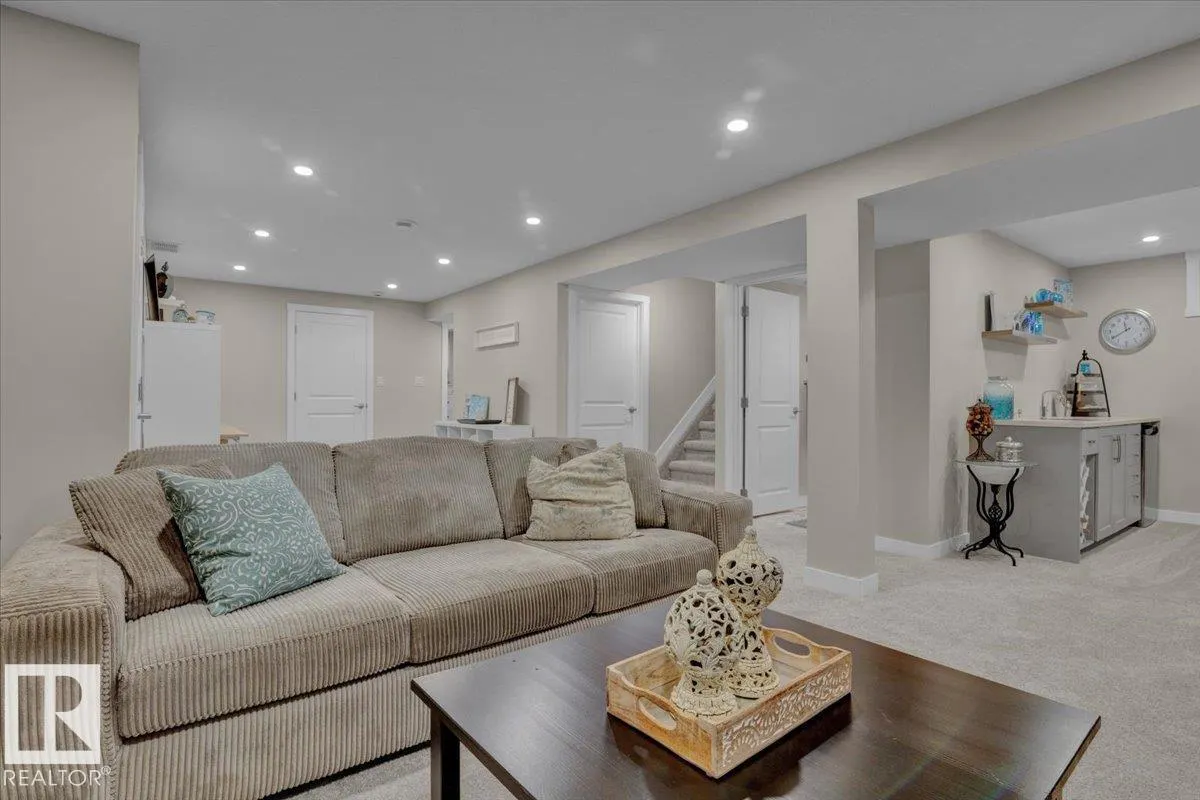 34 STARLING DR