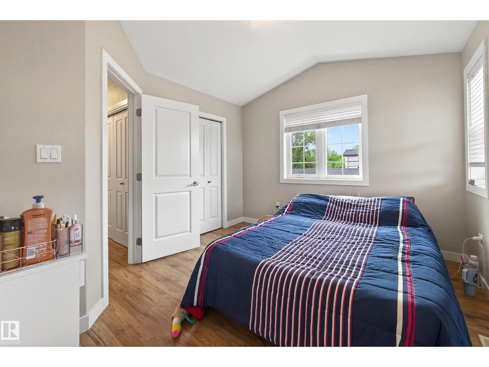 10204 113 AV NW