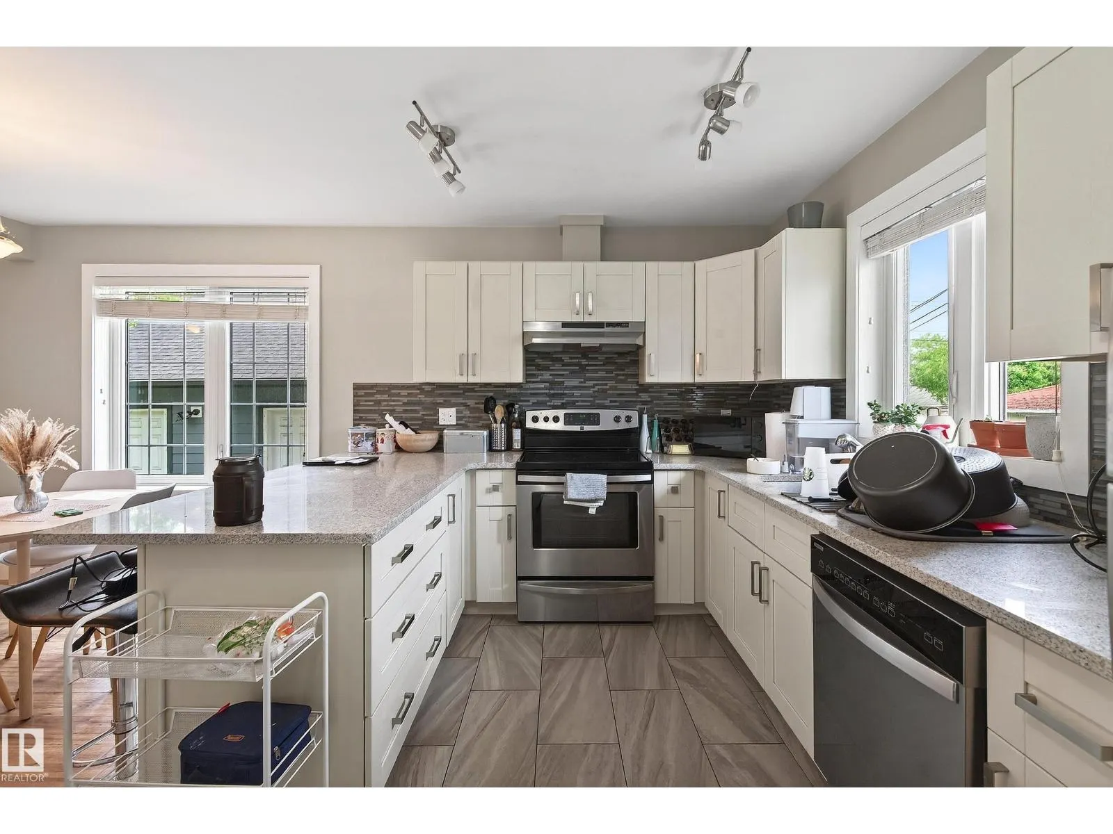 10204 113 AV NW