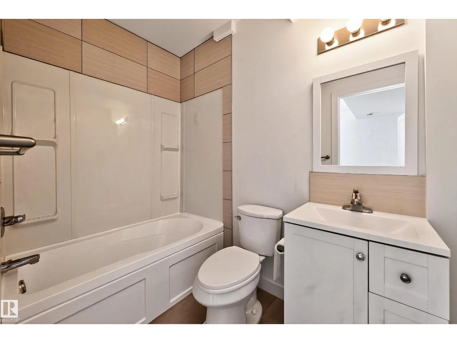 10204 113 AV NW