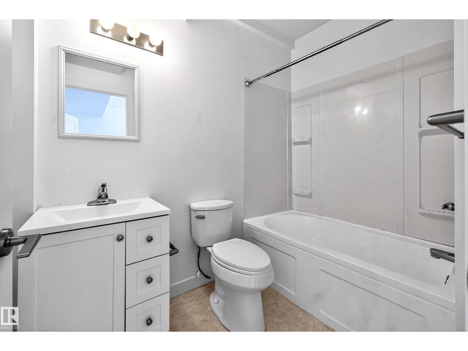 10204 113 AV NW