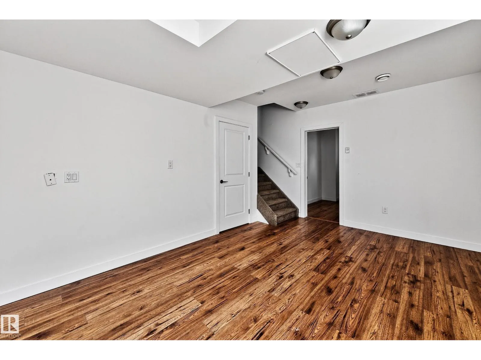 10204 113 AV NW