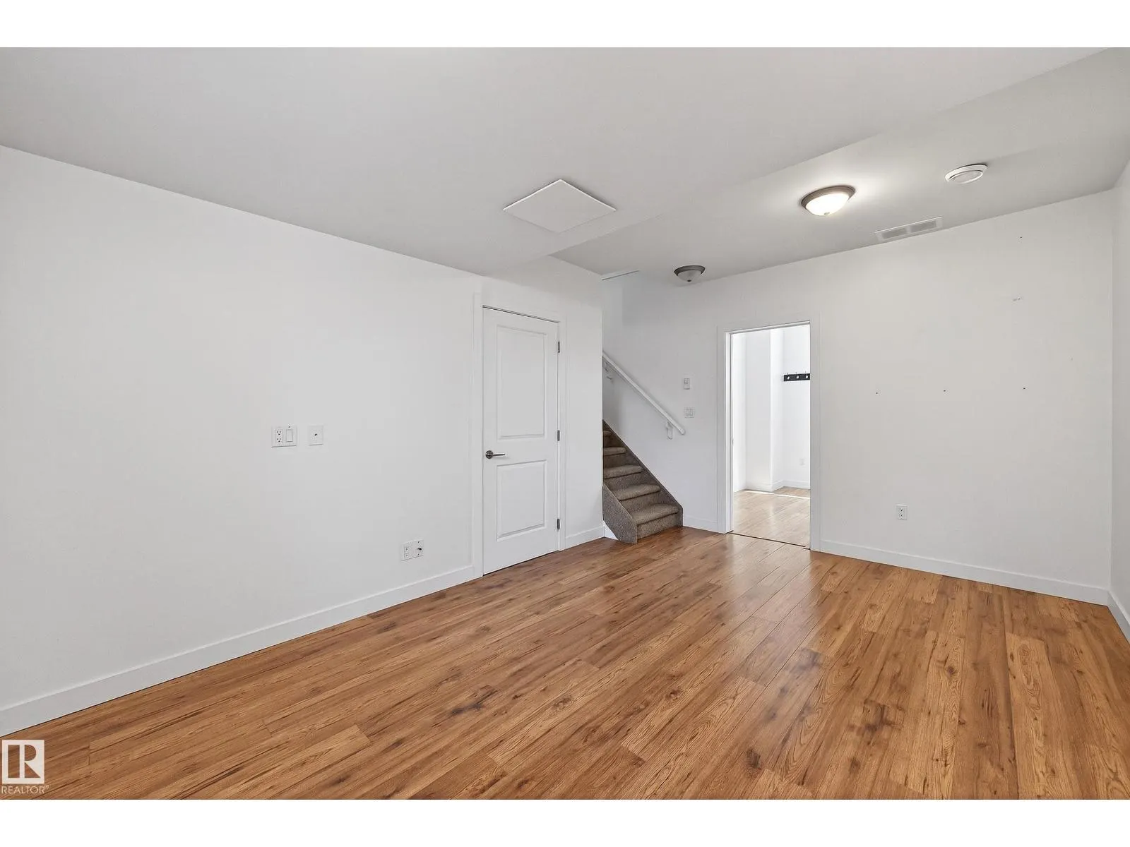 10204 113 AV NW