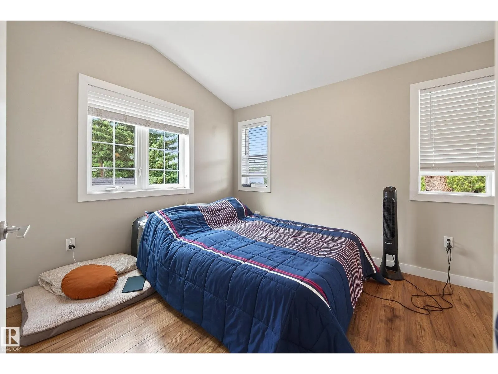10204 113 AV NW