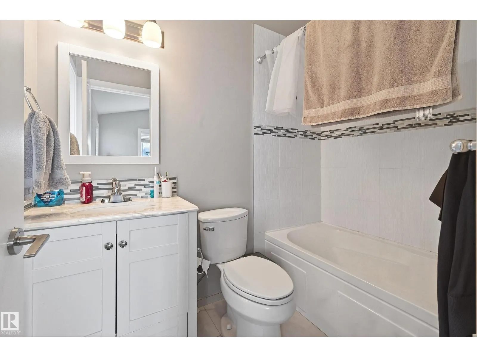 10204 113 AV NW